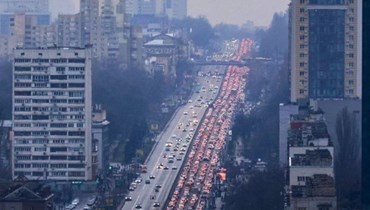 زحمة السيارات في كييف (مواقع التواصل الاجتماعيّ).