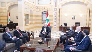 رئيس مجلس الوزراء نجيب ميقاتي مترئّساً اجتماعا خُصص للبحث في مشاريع البنك الدولي مع لبنان.