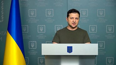 زيلينسكي ملقيا خطابًا في كييف (27 شباط 2022، أ ف ب). 