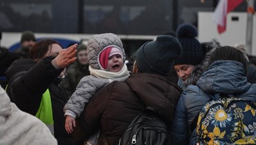 لاجئون عند الحدود مع بولندا (أ ف ب).