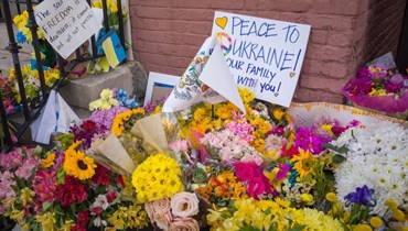 زهور ورسائل تضامن مع أوكرانيا في واشنطن (تعبيرية- "أ ف ب").