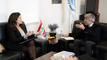 وزير الطاقة وليد فياض والسفيرة الأميركية دوروثي شيا. 