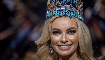  ملكة جمال العالم البولندية كاروينا بيلاوسكا (أ ف ب).