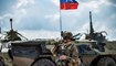 جندي أميركي يقف بالقرب من ناقلة جند روسية في محافظة الحسكة - "أ ف ب"