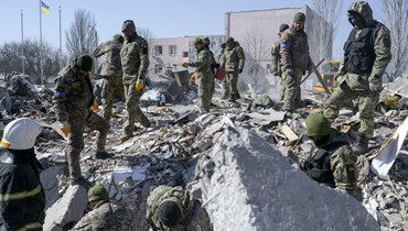 آثار القصف الروسي على مدن أوكرانية (أ ف ب).