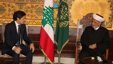 وزير الإعلام زياد المكّاري والمفتي عبداللطيف دريان (حسن عسل).