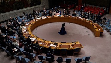 نيبينزيا يصوّت بمفرده خلال الجلسة الخاصة الطارئة بشأن أوكرانيا للجمعية العامة في الأمم المتحدة في نيويورك (23 آذار 2022، أ ف ب).