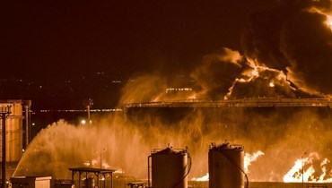 اشتعال النيران في منشأة نفطية لـ"أرامكو" في جدة بعد هجمات الحوثيين (أف ب).