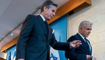 بلينكن (الى اليسار) ولبيد، بعد مؤتمر صحافي مشترك في مقر وزارة الخارجية الإسرائيلية في القدس (27 آذار 2022، ا ف ب). 