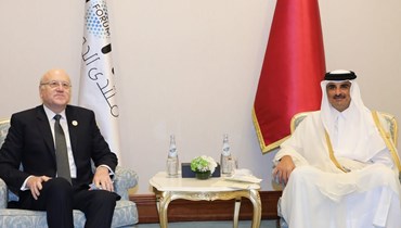 أمير قطرالشيخ تميم بن حمد ال ثاني مستقبلا السبت الماضي الرئيس ميقاتي في الدوحة (دالاتي ونهرا ).
