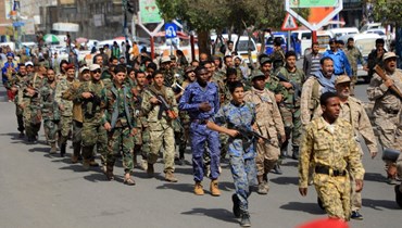 عناصر موالون للحوثيين يشاركون في عرض عسكري في صنعاء في الذكرى السابعة لتدخل التحالف بقيادة السعودية في اليمن (29 آذار 2022، أ ف ب). 
