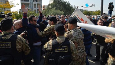 مشهد من اعتصام الأساتذة الجامعيين المتعاقدين مع الجامعة اللبنانية (حسام شبارو).