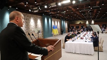 إردوغان خلال افتتاح المحادثات الأوكرانية الروسية في اسطنبول (29 آذار 2022، أ ف ب). 