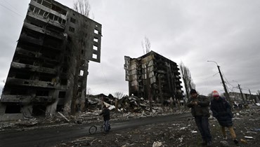 مشهد عام من مدينة أوكرانية مدمّرة (أ ف ب).