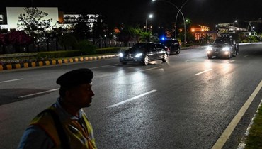 الشرطة تنتشر في محيط البرلمان الباكستاني (أ ف ب).