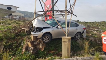 تحطم سيارة إثر حادث سير على طريق عام الكورة.