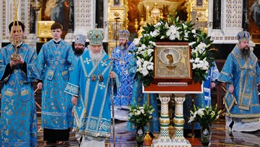 البطريرك كيريل (في الوسط) مترئسا خدمة المديح (8 نيسان 2022، بطريركية موسكو).