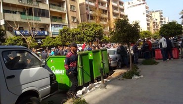اعتصام لعمال بلدية طرابلس أمام منزل مولوي.