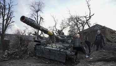أوكرانيا محارق الجثث تتبع الدبابات!