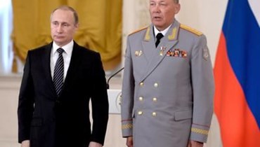 الرئيس الروسي فلاديمير بوتين والجنرال ألكسندر دفورنيكوف، 2016 - "أ ب"