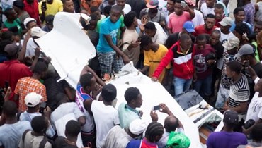 مقتل 6 على الأقل بعد تحطم طائرة في شارع مزدحم في هايتي.