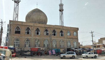 مسجد سي دكان الشيعي في مزار الشريف بعد تفجير استهدفه (21 نيسان 2022، ا ف ب). 