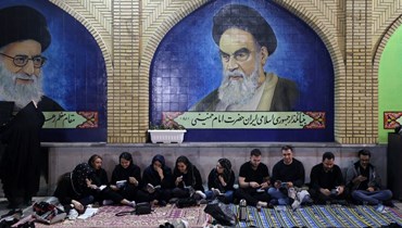 إحياء ليالي القدر من شهر رمضان في طهران (أ ف ب).