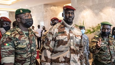  رئيس المجلس العسكري الحاكم في غينيا الكولونيل مامادي دومبويا (أ ف ب).