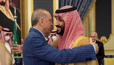 لقاء بن سلمان وإردوغان في السعودية (أ ف ب).