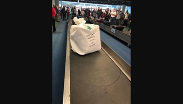 ما حقيقة صورة "صندوق الاقتراع الاغترابي الذي ظهر في مطار أميركي"؟ Factcheck#