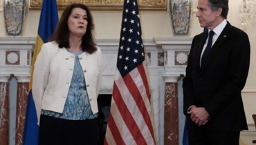 ليندي وبلينكن خلال لقائهما في مقر وزارة الخارجية في واشنطن (4 ايار 2022، أ ف ب). 