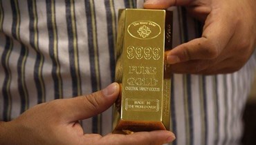 الذهب يقترب من أدنى مستوى في 3 أشهر ونصف مع ارتفاع الدولار