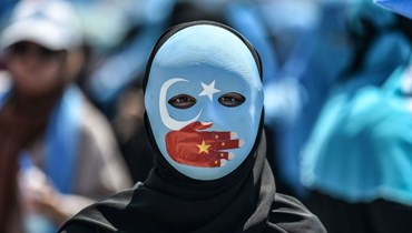 امرأة من الأويغور في الصين خلال تظاهرة ضدّ العنف (أ ف ب).
