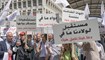 اعتصام الجسم الطبي أمس أمام مصرف لبنان ولافتات تحمل معاناة الأطباء ومطالبهم (نبيل إسماعيل).