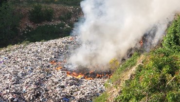 حريق كبير في مكب النفايات في وادي بلدة مشمش- عكار.