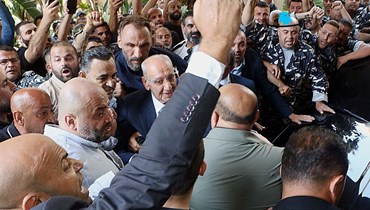 لحظة وصول الرئيس نبيه بري إلى مقرّ إقامته في عين التينة بعد إعادة انتخابه (حسن عسل).