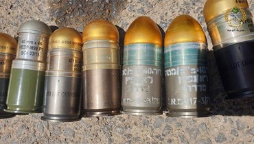 ضبط رمانات بندقية تحمل كتابات عبرية وأسلحة عائدة إلى أحد المطلوبين من آل زعيتر. 