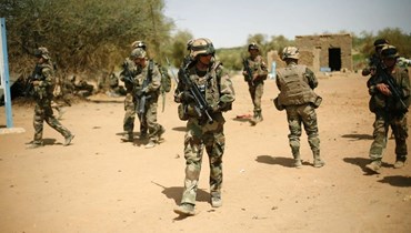 صورة ارشيفية- جنود فرنسيون يؤمنون الحراسة عند مدخل جاو شمال مالي (10 شباط 2013، أ ب).