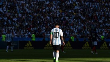 ميسي عقب هزيمة منتخب بلاده الأرجنتين من فرنسا في كأس عام 2018 (أ ف ب).