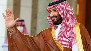 الأمير محمد بن سلمان خلال استقباله الرئيس ماكرون في مدينة جدة (4 ك1 2022، أ ف ب). 