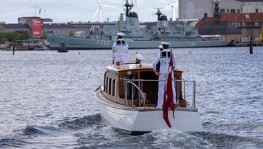 صورة نشرتها القوات المسلحة الدانماركية من احتفال شاركت فيه ملكة الدانمارك وولي العهد والأميرة بنديكت بالذكرى التسعين لتأسيس السفينة الملكية دانبروغ (25 أيار 2022، فايسبوك). 
