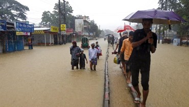 فيضانات جراء الأمطار الموسمية في بنغلادش (أ ف ب).