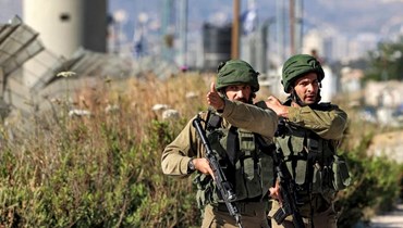 جنديان إسرائيليان في نابلس (17 أيار 2022 - أ ف ب).