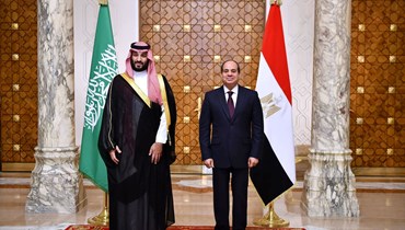 السيسي والامير محمد بن سلمان في قصر الاتحادية (21 حزيران 2022، أ ف ب).