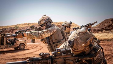 صورة نشرتها هيئة الاركان العامة للجيش الفرنسي في 13 حزيران 2022، وتظهر جنودا خلال تدريب في قاعدة ميناكا العسكرية شمال شرق مالي (أ ف ب). 