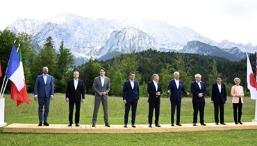 قادة "مجموعة السبع" في صورة تذكارية قبيل انطلاق أعمال القمة (أ ف ب).