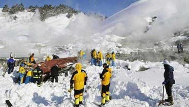 بالفيديو- حادث مروّع... انهيار جليدي يقتل 6 بجبال الألب
