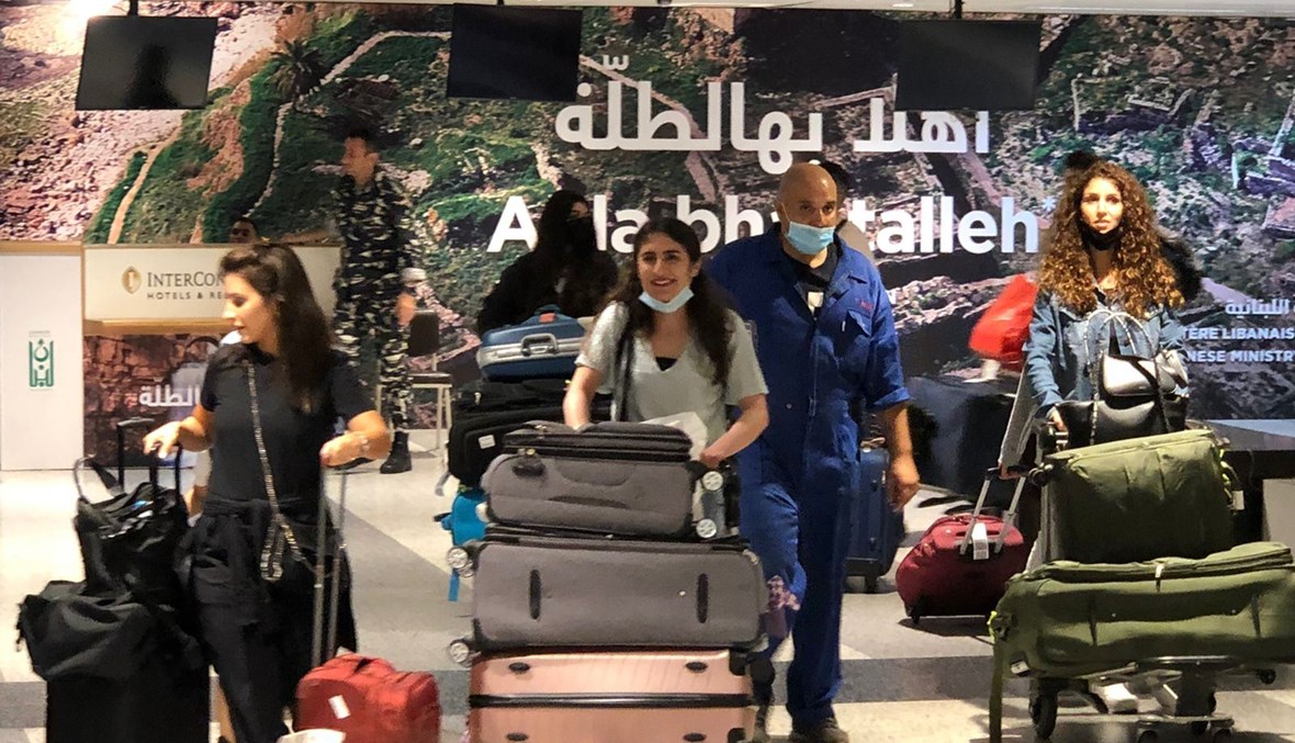 استقبل الوافدين إلى لبنان في مطار بيروت (النهار).