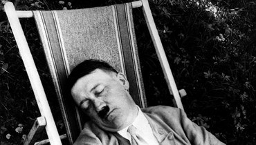 أدولف هتلر في مؤلف جديد: أناني وأسير رهاب الميكروبات وعاشق لفاغنر وغاربو