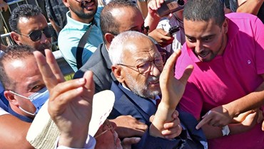 الغنوشي لدى وصوله إلى مكتب المدعي العام لمكافحة الإرهاب في تونس العاصمة (19 تموز 2022، أ ف ب). 